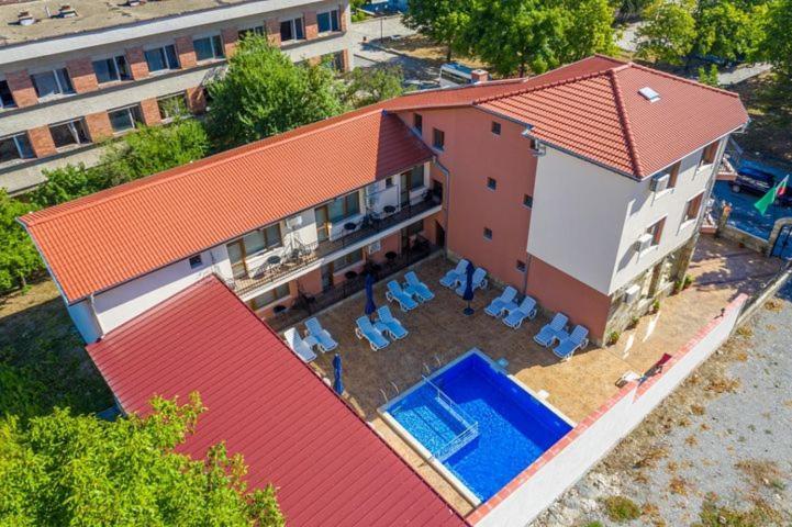 Family Hotel Preslav Buitenkant foto